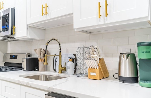 Communipaw Bed & Breakfast | Cozy Urban Oasis close to NYC
