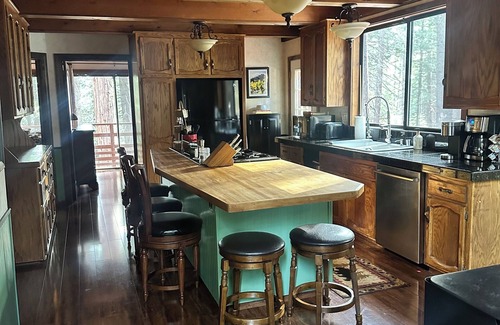Lake Almanor Country Club Cabin | Cozy cabin retreat among the trees. Charming 3 bedroom/2 bath with hot tub.
