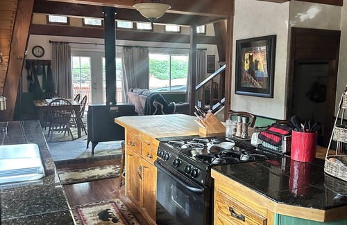 Lake Almanor Country Club Cabin | Cozy cabin retreat among the trees. Charming 3 bedroom/2 bath with hot tub.