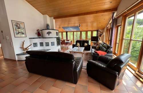 Jesberg Apartment | Cozy vacation apartment 200 sqm for up to 10 people, 6 bedrooms, near A49