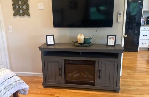 Freetown Apartment | Cozy Valley View Studio