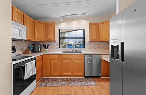 Silver Lake House | Cozy Villages Retreat! Sought-After Location!
