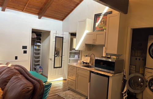 Gilmer Apartment | Cozy vineyard studio with peaceful pond views.
