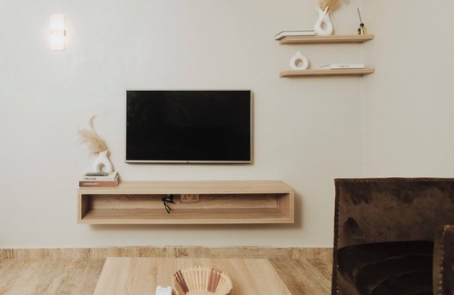 Port Harcourt Apartment | Cozy, Warm, Your home away from home. 10 mins to top spots in the city