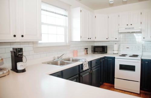 Corran Ban Cottage | Cozy Waterfront Cottage on Winter Bay!