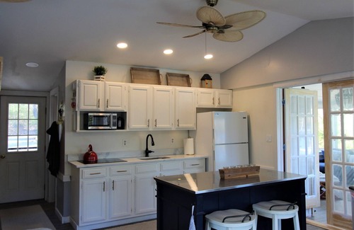 Lyman House | Cozy Waterfront cottage with Private dock- dog friendly!