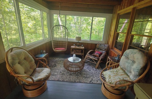 Stockbridge House | Cozy, welcoming Berkshires cottage – perfect home base & place to unplug!