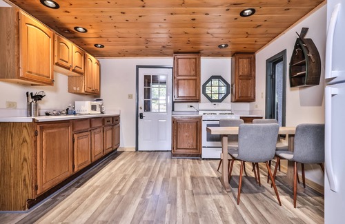 Arbor Vitae Cabin | Cozy Year Round Lakefront Cabin- Family & Dog friendly- Private Dock