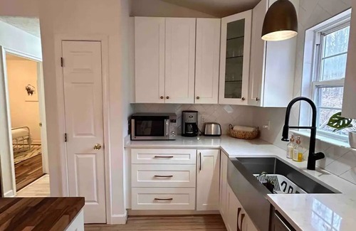 Linden House | #CozyCleanCabin#HotTub#WoodStove#PetsOK#near BMLodge&Skyline D&Wineries