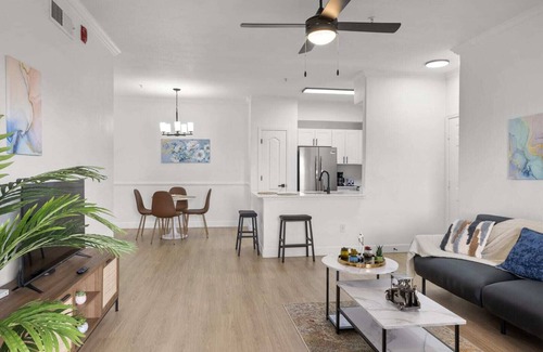 Chandler Apartment | CozySuites Chandler with 2 pools, jacuzzi, arcade! 06