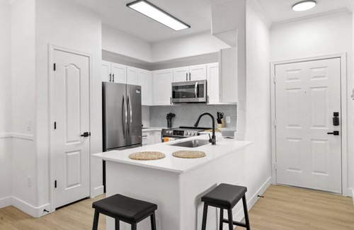 Chandler Apartment | CozySuites Chandler with 2 pools, jacuzzi, arcade! 06
