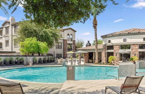 Glendale Sports and Entertainment District Apartment | Cozysuites Glendale by the Stadium w/ Pool! #1223