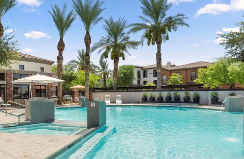 Glendale Sports and Entertainment District Apartment | Cozysuites Glendale by the Stadium w/ Pool! #1223