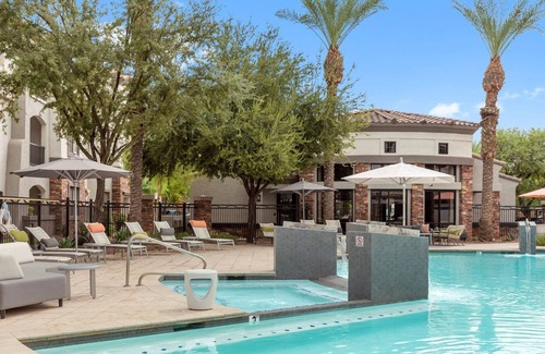 Glendale Sports and Entertainment District Apartment | Cozysuites Glendale by the Stadium w/ Pool! #1223