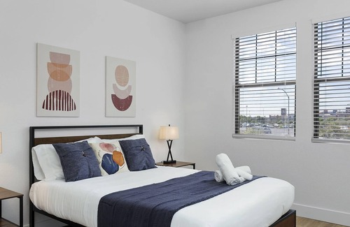 Glendale Sports and Entertainment District Apartment | Cozysuites Glendale by the Stadium w/ Pool! #1223