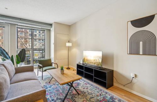 Mill District Apartment | CozySuites Mill District with pool, gym #01