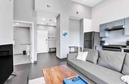 Cultural District Apartment | CozySuites Modern 1BR in Downtown Pitts #17