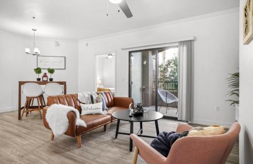 Glendale Sports and Entertainment District Apartment | CozySuites Modern Urban in Historic Glendale