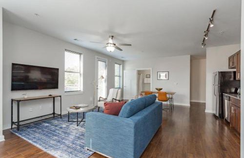 Music Row Apartment | CozySuites Music Row Spacious 2BR free parking 25