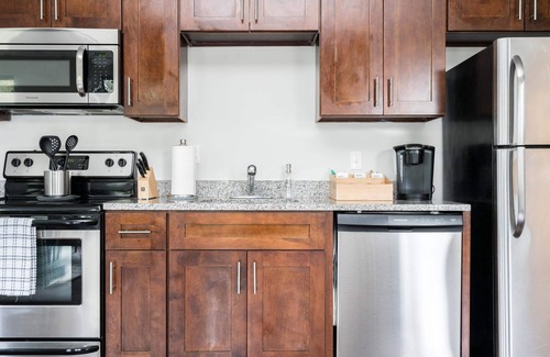 Music Row Apartment | CozySuites Music Row Stunning 2BR with free parking 20