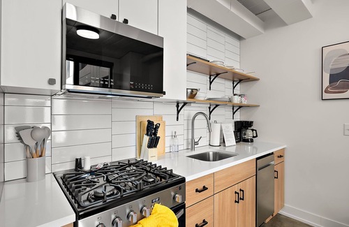 Warehouse District Apartment | CozySuites NLG - Modern 1BR condo #06