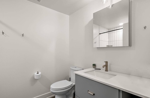 Warehouse District Apartment | CozySuites NLG - Modern 2BR condo #23