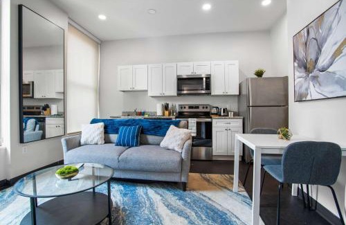 Cultural District Apartment | CozySuites Stunning 1BR in Downtown Pitts #29