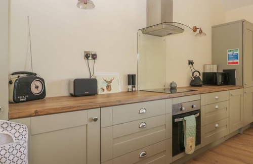 Hackness Cottage | CRABTREE COTTAGE, pet friendly, character holiday cottage in Scalby