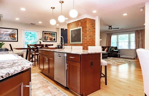 Northwest Raleigh House | Crabtree Valley Retreat - Lenovo Center, RDU, UNC Rex