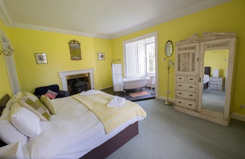 Kilmarnock Other | Craufurdland Castle - Countryside tranquility only 25 mins from Glasgow City