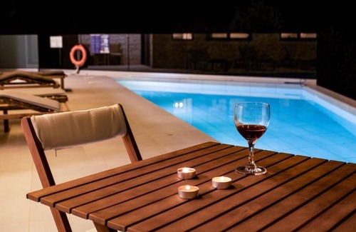 Koulkouthiana House | Cream Cozy Getaway - 3 Pearls Pool Retreat