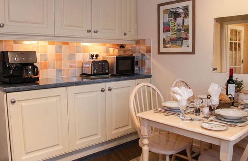 Shobdon Cottage | CREAM DOOR COTTAGE, family friendly, with a garden in Kidderminster