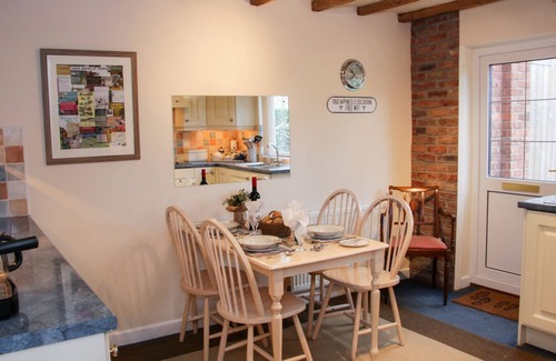 Shobdon Cottage | CREAM DOOR COTTAGE, family friendly, with a garden in Kidderminster