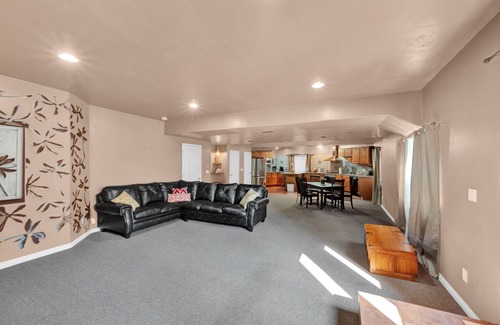North Salt Lake Apartment | Creative Cozy Lux Basement Apartment
