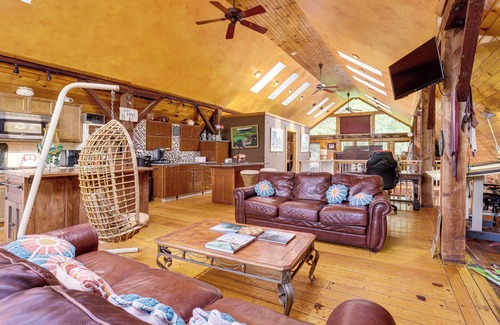 Auburn Apartment | Creativity Nook: Rustic Studio 2 Mi to Owasco Lake
