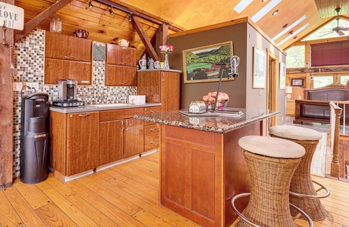 Auburn Apartment | Creativity Nook: Rustic Studio 2 Mi to Owasco Lake
