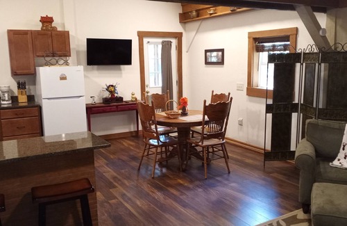 Pickens Cabin | Creek side mtn cabin Near hiking, waterfalls, lakes& golf. Pets/dogs 25lb less