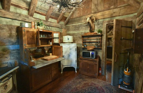 Franklin Cabin | Creekside 1800's Log Cabin- Dog Lover Paradise! September Special!