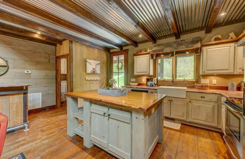 Mineral Bluff House | Creekside Cabin- 10 Mins from Blue Ridge