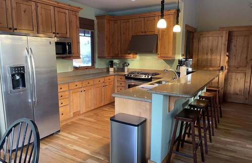 Grizzly Ranch House | Creekside Cabin on 9th hole of Grizzly Ranch Golf Club