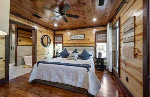 Hochatown House | Creekside Cabin Perfect for Family Getaways in Broken Bow, Oklahoma