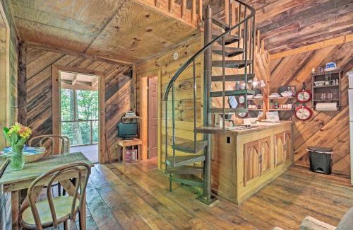 Barnardsville House | Creekside Cabin with Deck in Pisgah Forest!