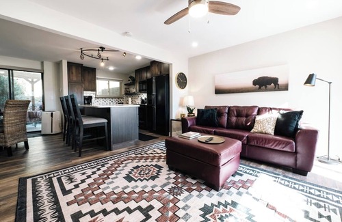 Sheridan House | Creekside Central to Downtown Fairgrounds Hospital