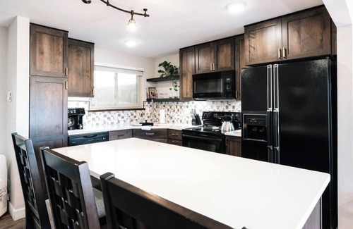 Sheridan House | Creekside Central to Downtown Fairgrounds Hospital