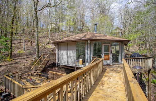 Charter Hills House | Creekside Cottage in the Woods