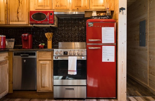 Canton Cabin | Creekside Cottage w/hot tub, fire pit, fishing