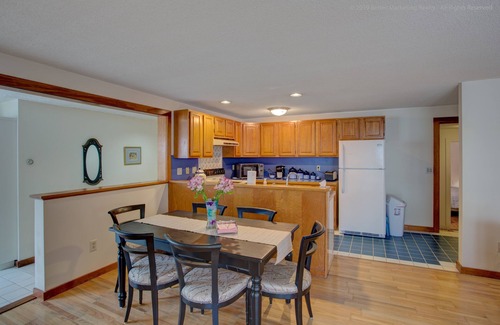 Westhampton Apartment | Creekside Country Comfort, Northampton Access! Lovely apartment sleeps 8