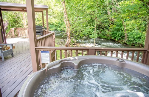 Topton House | Creekside Cove Yurt - Creekside Glamping w/Private Hot Tub