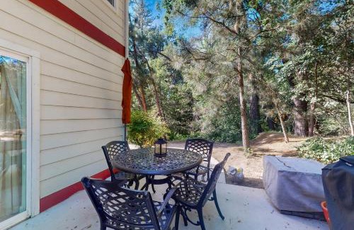 Bass Lake House | Creekside & Cozy