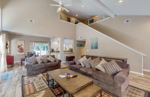 Bass Lake House | Creekside & Cozy